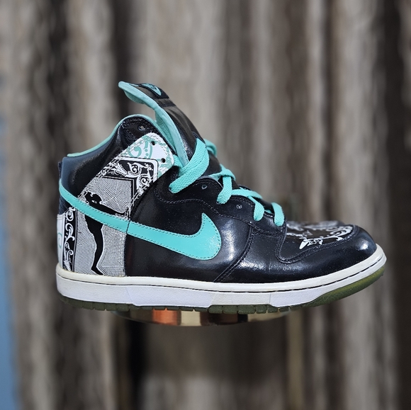 Nike Other - Nike Dunks High PRM Dontrelle